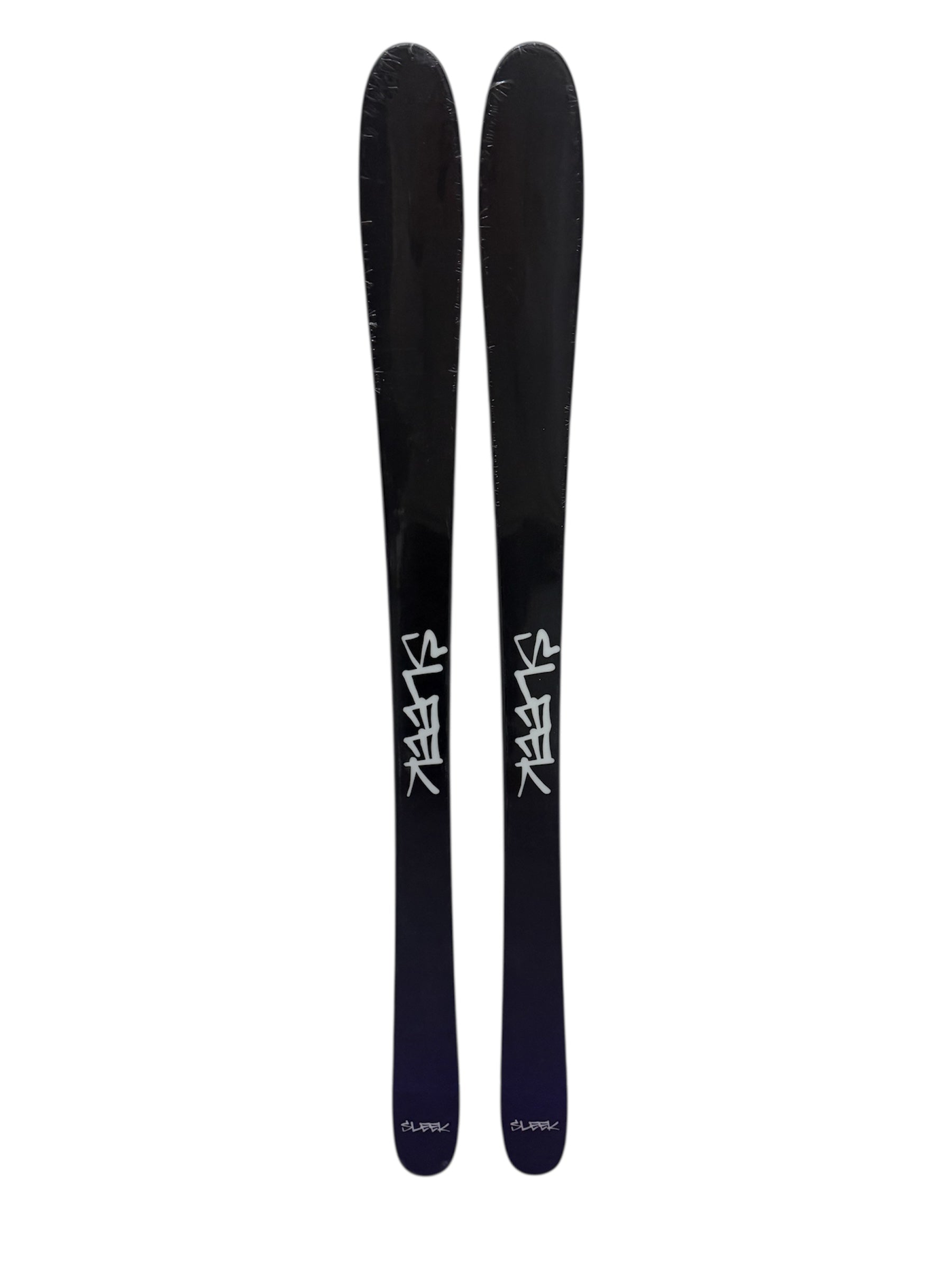 Sleek freeride skis